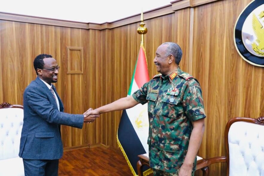 البرهان يبحث مع الأعيسر إصلاح الإعلام ودعم القضايا الوطنية