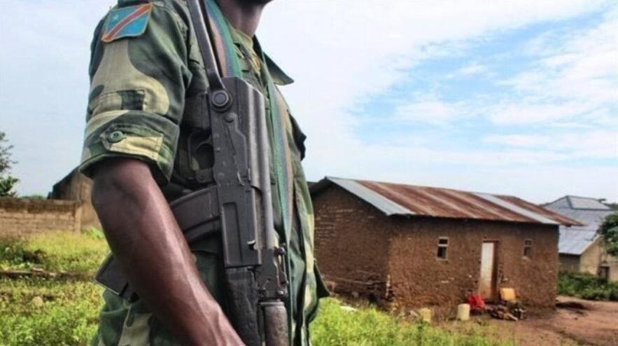 جمهورية الكونغو الديمقراطية: الحكم على 13 جنديا بتهمة “الفرار من العدو”