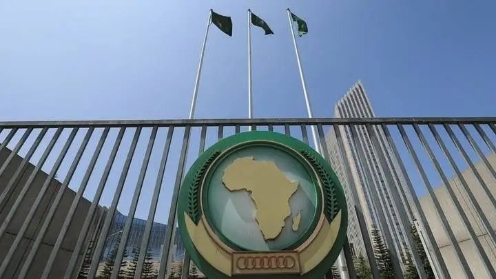 رئيس مفوضية الاتحاد الإفريقي يؤكد أهمية الحوار السوداني-السوداني ويرحب بمبادرة السلام المقدمة لمجلس الأمن