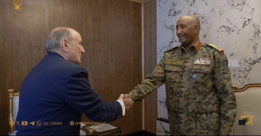 البرهان يتسلم رسالة خطية من رئيس مفوضية الإتحاد الأفريقي