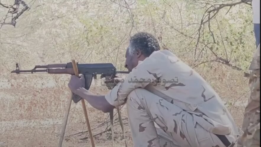 سقوط القناع في الرماية.. ناشطون يفندون الاستعراض المصطنع لـ ”عبد الرحيم دقلو“