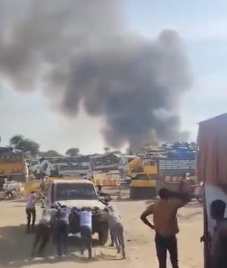 الجيش السوداني يستهدف مستودعات وقود بمنطقة حدودية مع جوبا