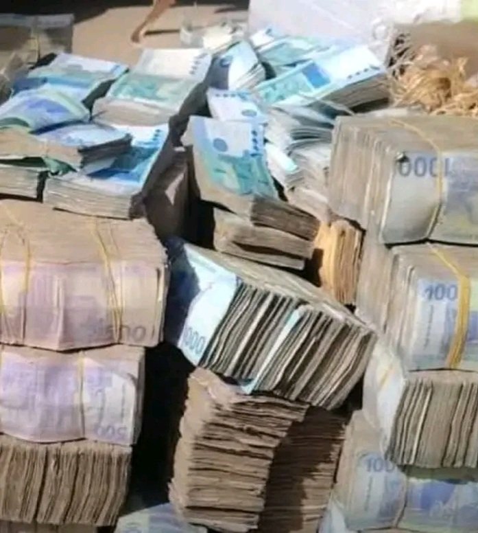 ضبط 4 عربات محملة بسلع ومبالغ مالية متجهة للدعم السريع