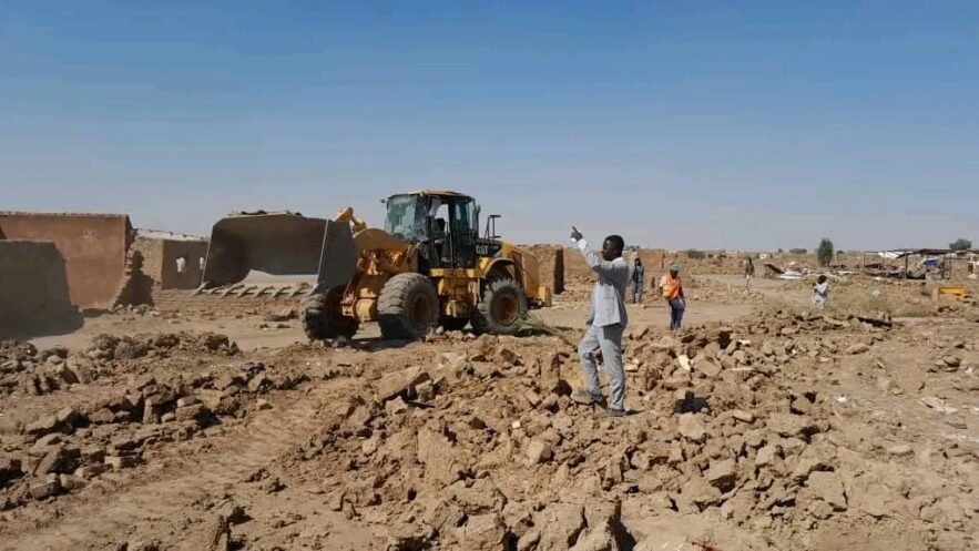ولاية الخرطوم تزيل أكثر من 8 آلاف تعدٍ بـ (غبوش)