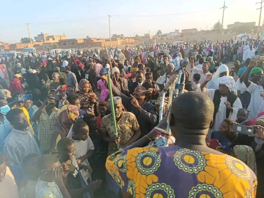 قيادات شعبية وعسكرية تشارك احتفال بحري بفك حصار الدلنج