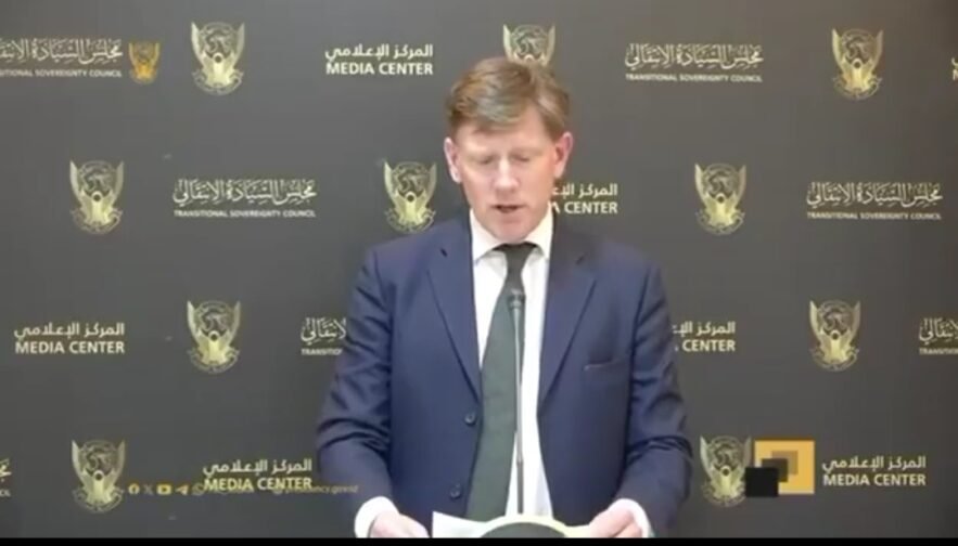 مبعوث بريطاني يزور بورتسودان ويدعو لوقف إطلاق النار