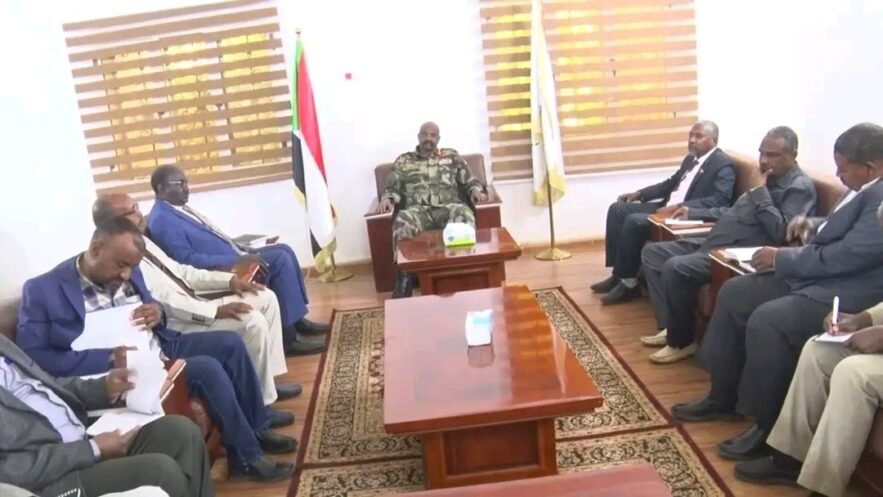 والي الشمالية يبحث مع لجنة فنية سبل مكافحة التحصيل غير القانوني بالولاية