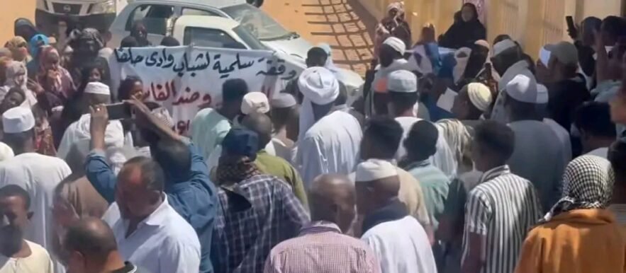 أهالي وادي حلفا يحتشدون رفضاً للخطة السكنية ويطالبون بإلغائها فوراً