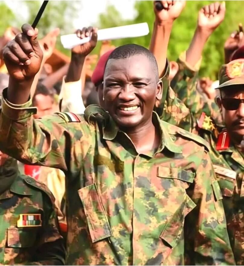 تمبور يتفقد معسكرات المقاومة الشعبية ويقدم دعماً بـ 50 مليون جنيه