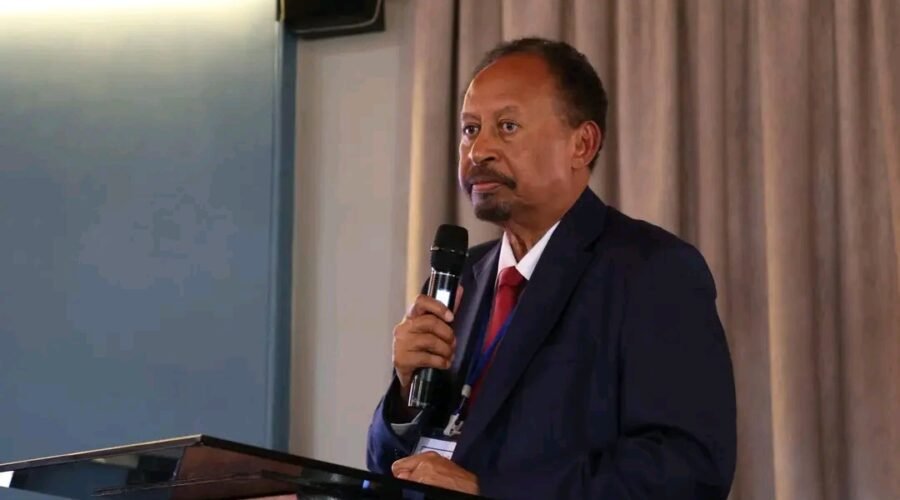 حمدوك يفضل مبادرة الرباعية ويؤكد: لا حل عسكري للأزمة السودانية