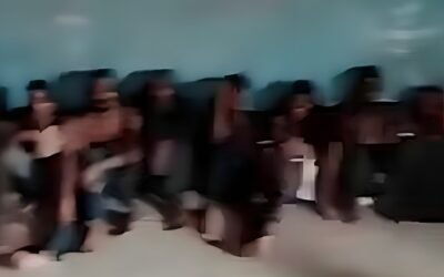 سودانيون خلف القضبان في ليبيا.. اتهامات بالتعذيب وصمت حكومي يثير الغضب